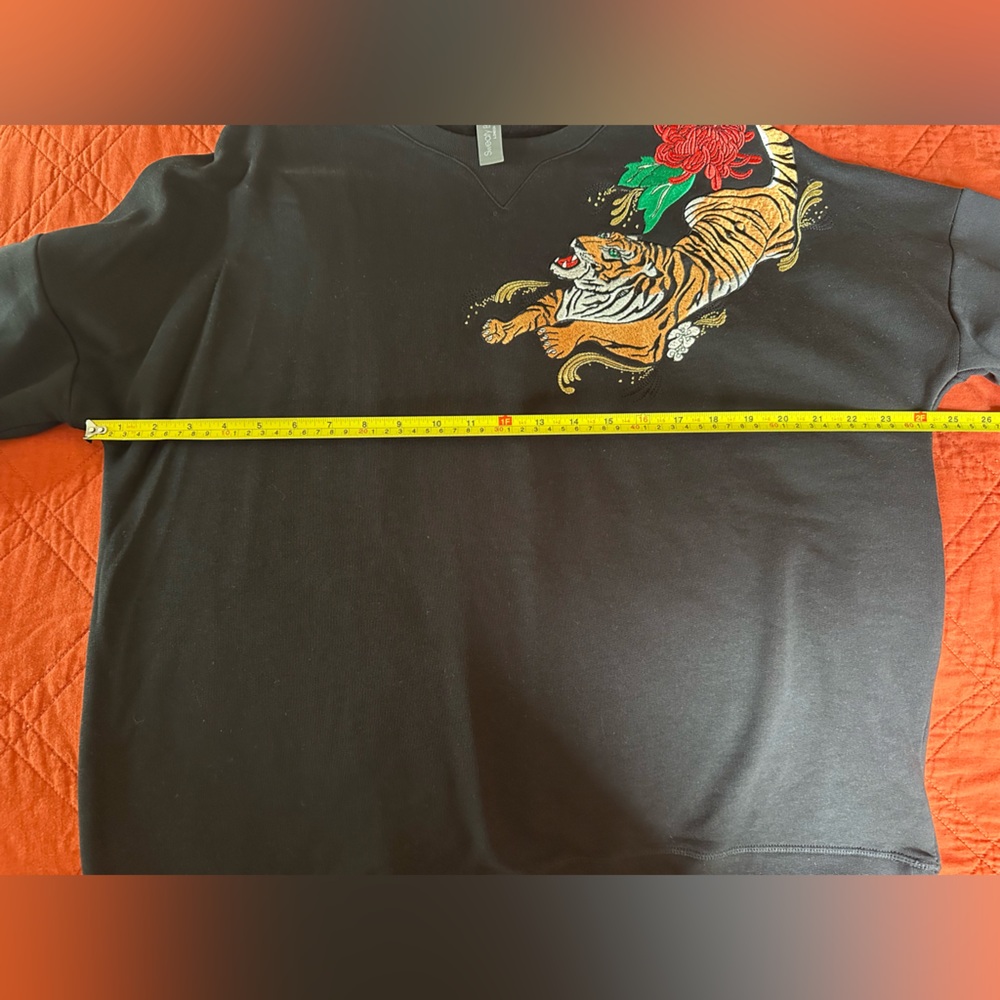 Sweaty Betty Black Crewneck Embroidered Tiger Sweatshirt - Picture 9 of 11